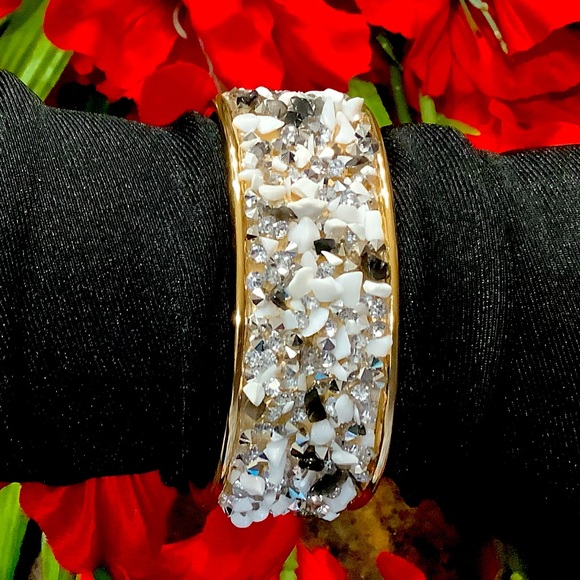 Bracelet- Black, white and silver inlaid crystals on a gold toned cuff . NWT - Picture 3 of 6